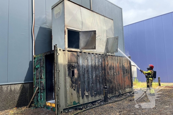 Medewerkers blussen eerste vuur