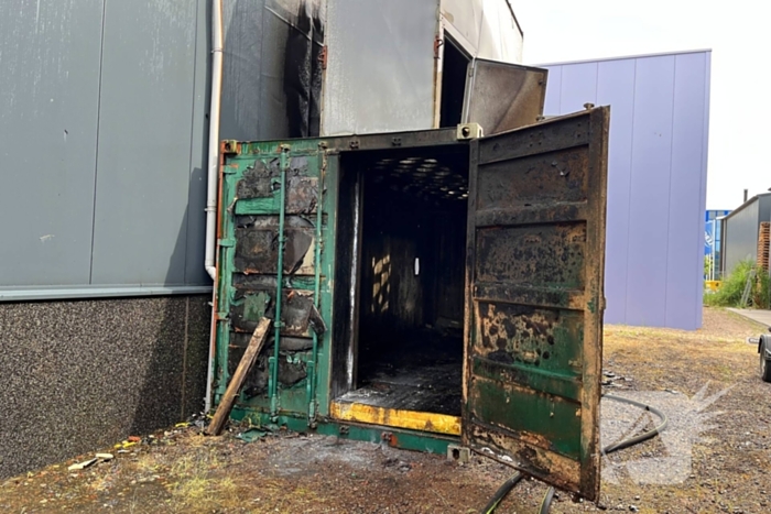 Medewerkers blussen eerste vuur