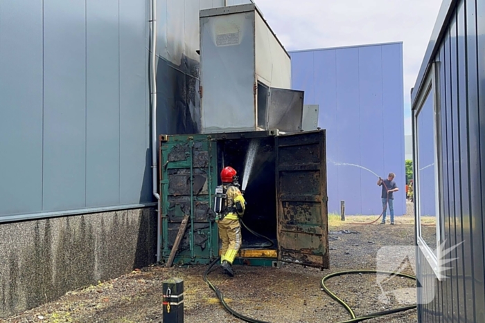 Medewerkers blussen eerste vuur