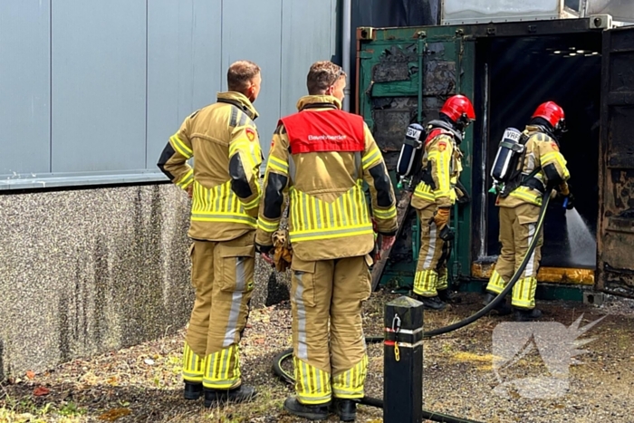 Medewerkers blussen eerste vuur