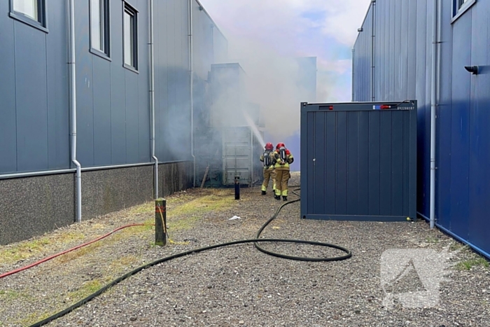 Medewerkers blussen eerste vuur
