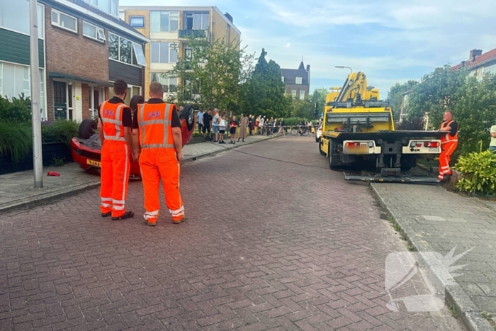 Auto belandt op de kop bij ongeval