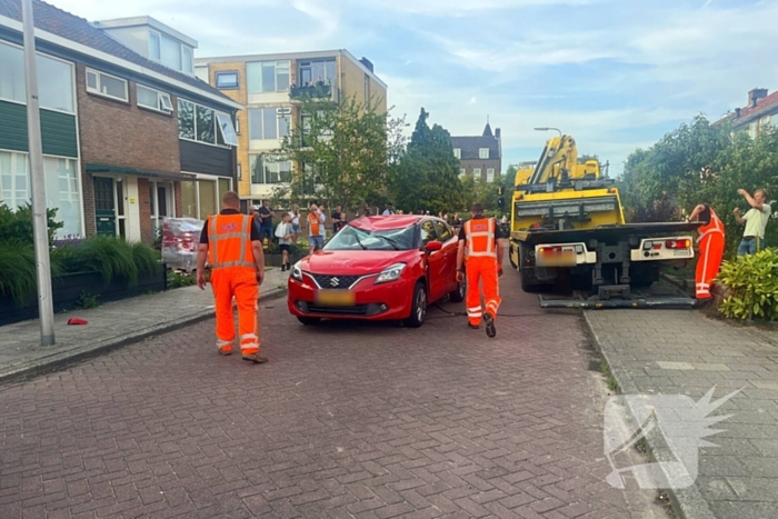 Auto belandt op de kop bij ongeval