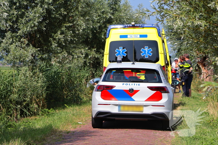 Fietser hard ten val op fietspad