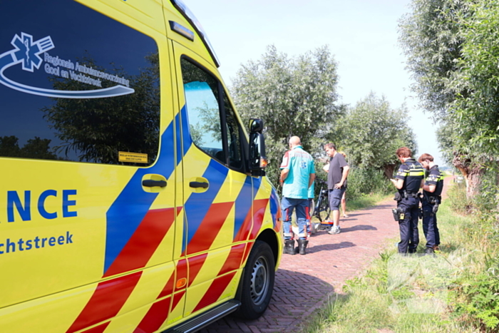 Fietser hard ten val op fietspad