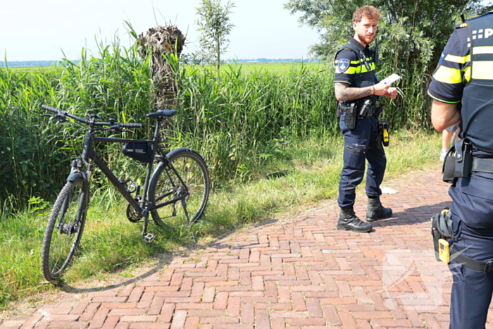 Fietser hard ten val op fietspad
