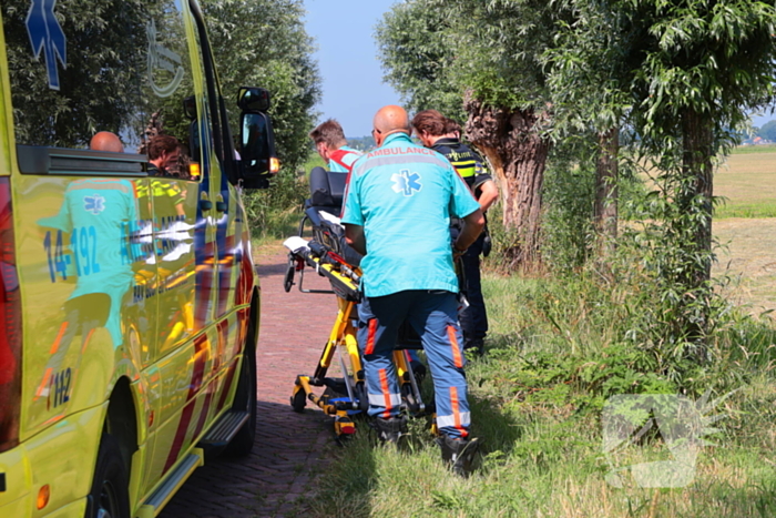 Fietser hard ten val op fietspad