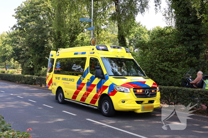 Oudere vrouw raakt gewond na val met rollator