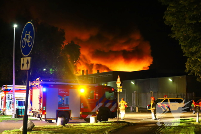 Vlammenzee op industrieterrein