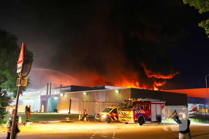 Vlammenzee op industrieterrein