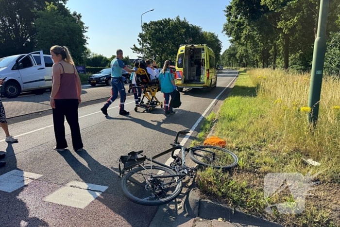 Fietser gewond bij aanrijding op rotonde