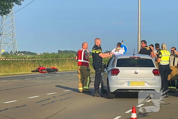 22-jarige motorrijder overleden, 17-jarige automobilist en moeder aangehouden