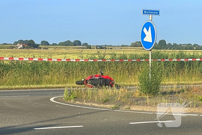 22-jarige motorrijder overleden, 17-jarige automobilist en moeder aangehouden