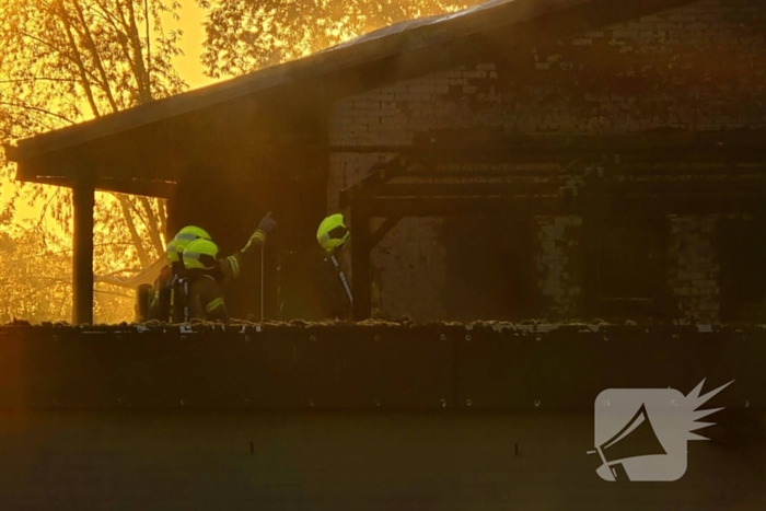 Uitslaande brand in winkelpand