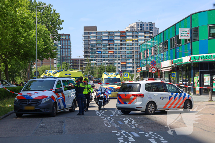 Zwaargewonde bij aanrijding tijdens oversteken