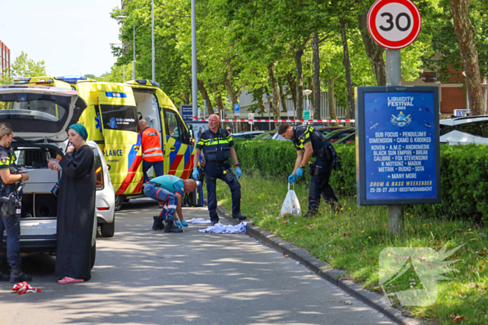 Zwaargewonde bij aanrijding tijdens oversteken