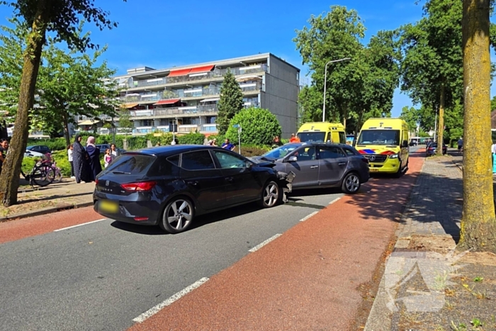 Frontale aanrijding leidt tot afsluiting van weg