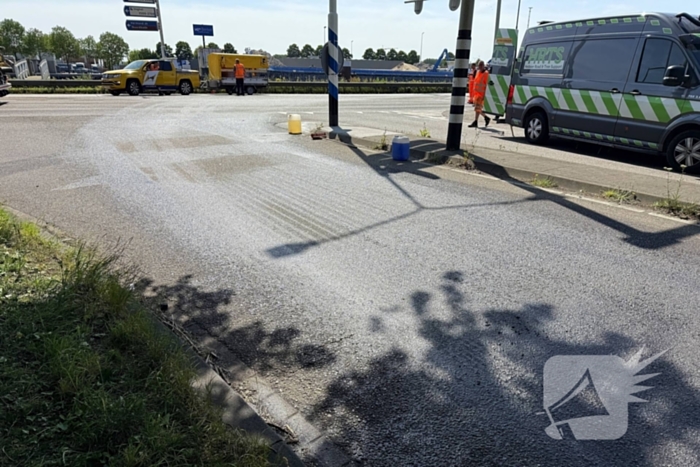 Vettige substantie leidt tot wegafsluiting