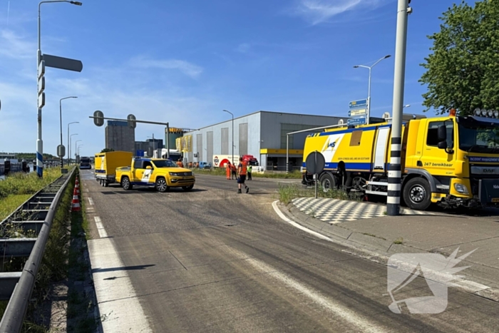 Vettige substantie leidt tot wegafsluiting