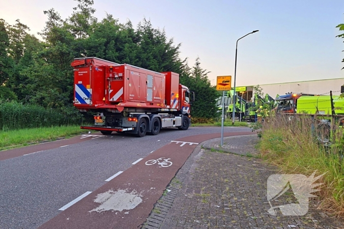 Veel brandweer eenheden ingezet voor brand in bedrijfspand