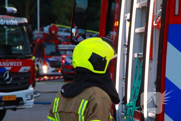 Veel brandweer eenheden ingezet voor brand in bedrijfspand