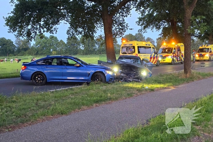 Meerdere gewonden bij botsing tussen luxe auto's