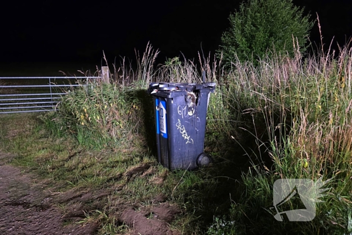 Afvalbrand door wegwerpbbarbecue snel geblust