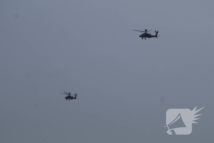 Meerdere helikopter landen op oud vliegveld Valkenburg