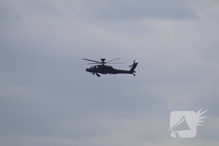 Meerdere helikopter landen op oud vliegveld Valkenburg