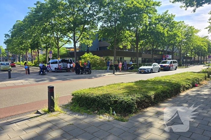 Bestelbus rijdt door na ongeluk