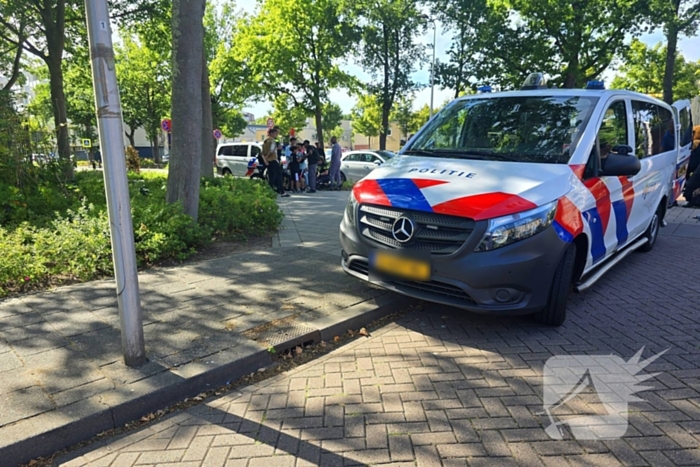 Bestelbus rijdt door na ongeluk