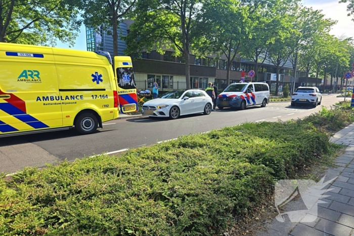 Bestelbus rijdt door na ongeluk