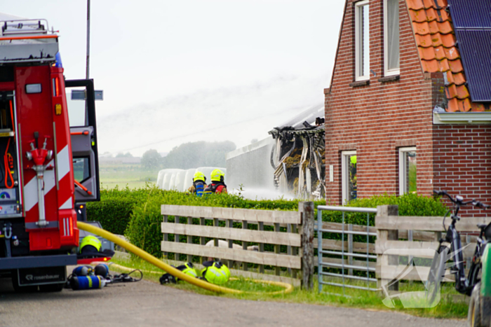 Schuur met lammeren vat vlam