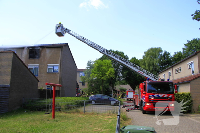Grote uitslaande brand in woning