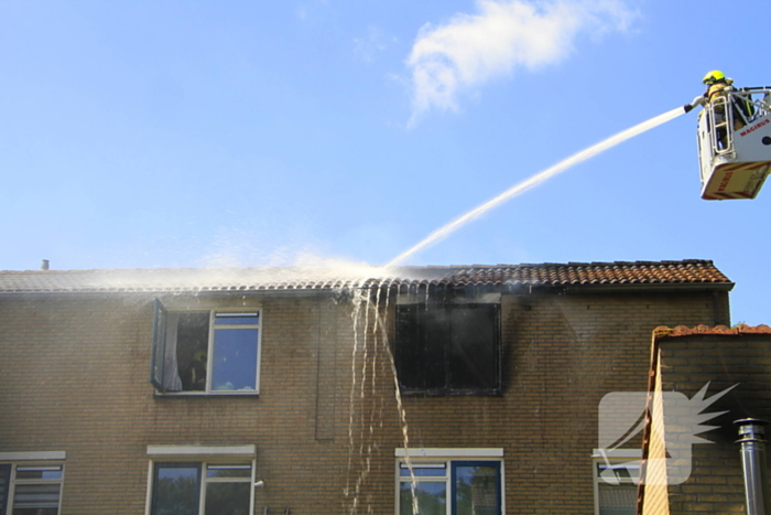 Grote uitslaande brand in woning