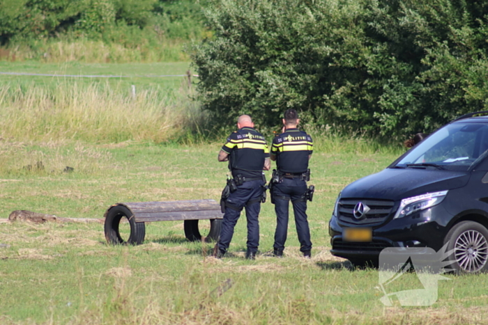 Persoon zwaargewond bij ongeval in weiland