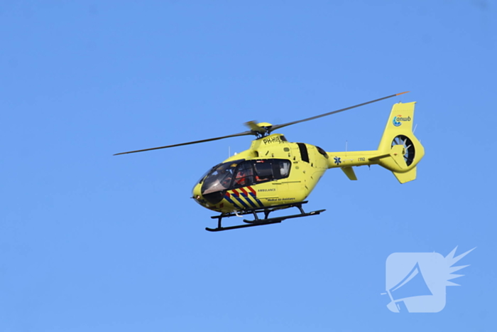 Persoon zwaargewond bij ongeval in weiland