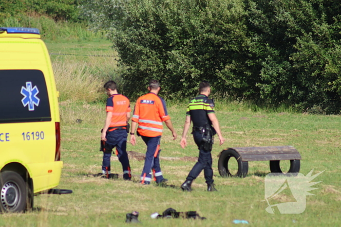 Persoon zwaargewond bij ongeval in weiland