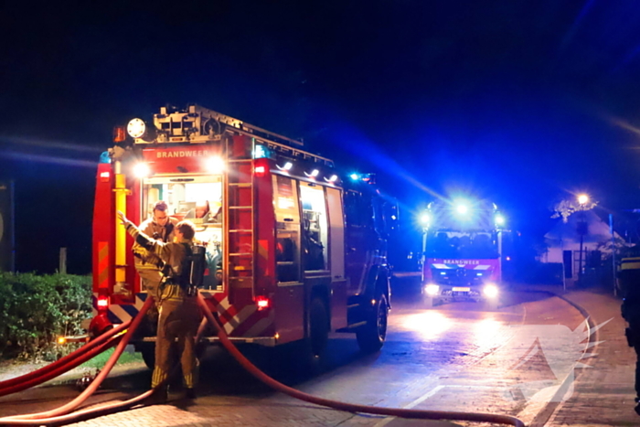 Grote brand in schuur achter woonhuis