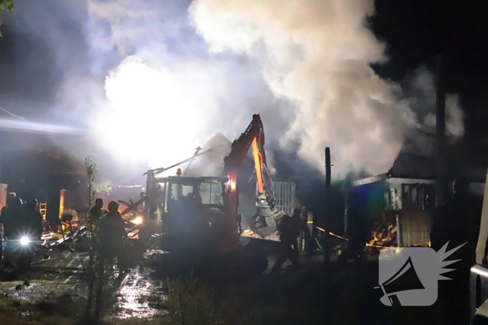 Grote brand in schuur achter woonhuis