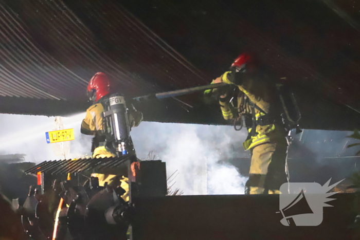Grote brand in schuur achter woonhuis