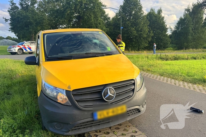 Wielrenner ernstig gewond bij aanrijding met pakketbezorger
