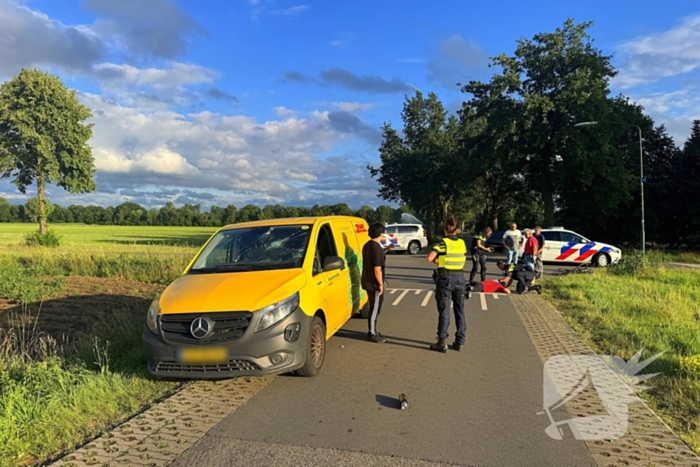 Wielrenner ernstig gewond bij aanrijding met pakketbezorger