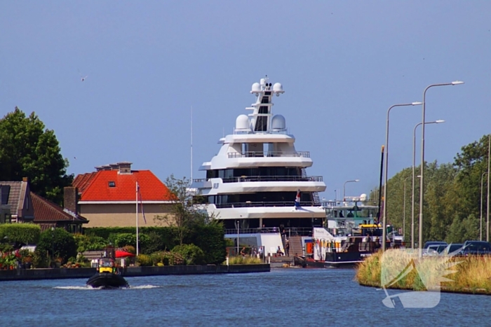 Luxe jacht trekt aandacht