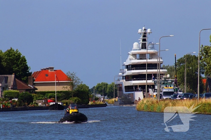 Luxe jacht trekt aandacht