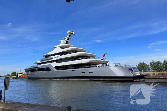 Luxe jacht trekt aandacht