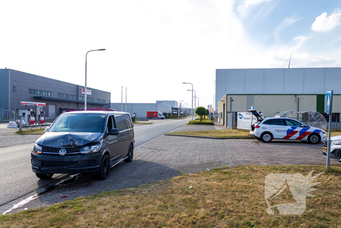 Ongeval tussen busje en auto zonder gewonden