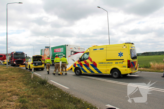 Vrouw (80) overleden bij ernstige aanrijding met vrachtwagen