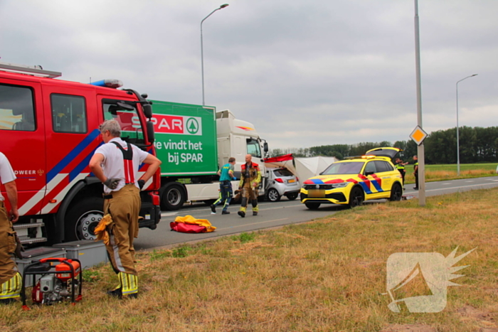 Vrouw (80) overleden bij ernstige aanrijding met vrachtwagen