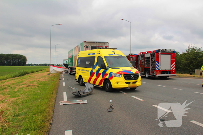 Vrouw (80) overleden bij ernstige aanrijding met vrachtwagen